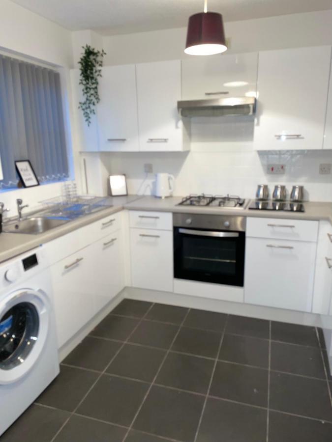 Modern 2 Bed House Cannock Perfect For Contractors Business Travellers Short Stays Driveway For 2 Vehicles Close To M6 M54 I54 A5 A38 Mcarthur Glen Designer Outlet Экстерьер фото